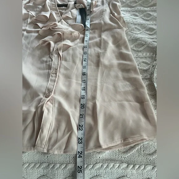 New! T Tahari Elegant Blush Ruffle Blouse Women’s Size Medium - Picture 12 of 15